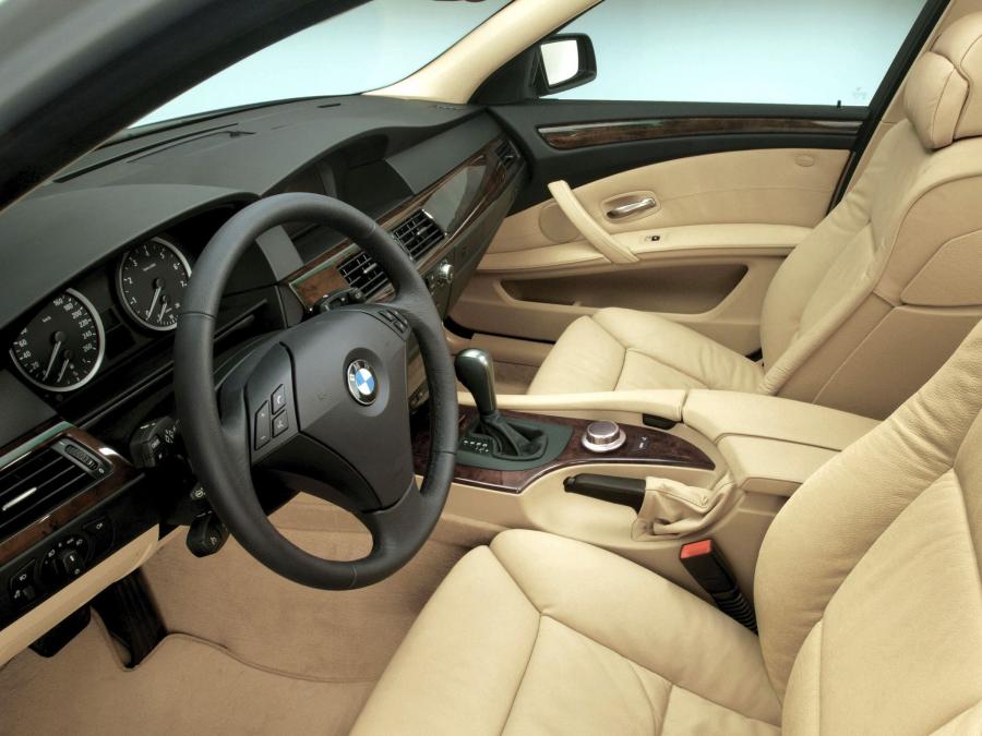  BMW 545i Sedan 2003 года  (фото 2 из 6)